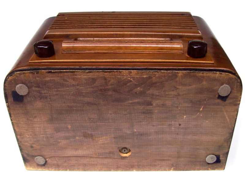 1946 Canadian Brand & Millen Astra DR-102U Table Radio